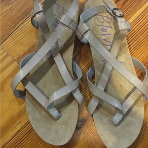 Blowfish Women's Tan Strappy Sandals. 9.5
